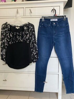 Black Floral Sheer Puff Sleeve Blouse with Levis mid rise skinny jeans set